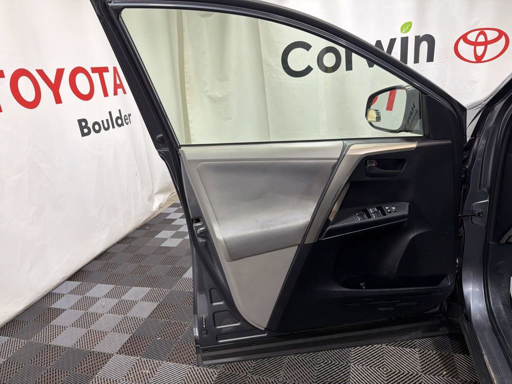 Used 2013 Toyota RAV4 LE image 21