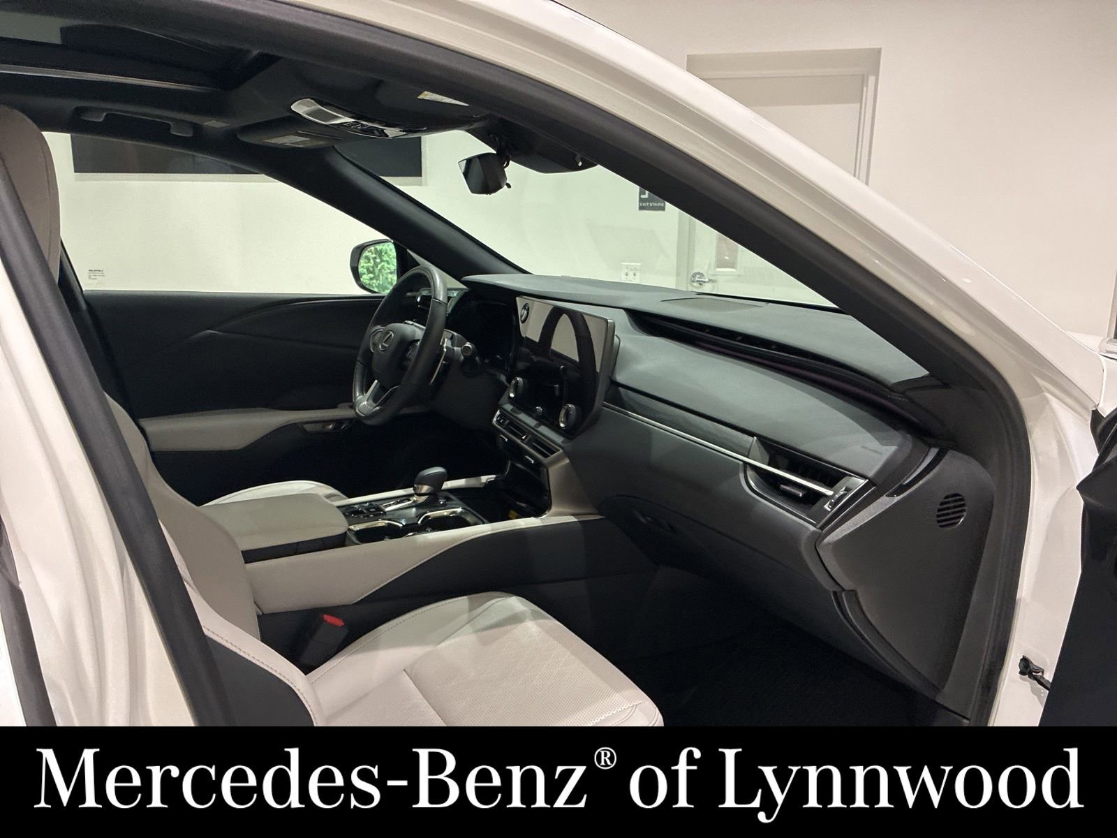 Used 2023 Lexus RX 350 w/ Cold Area Package AWD/4WD image 25