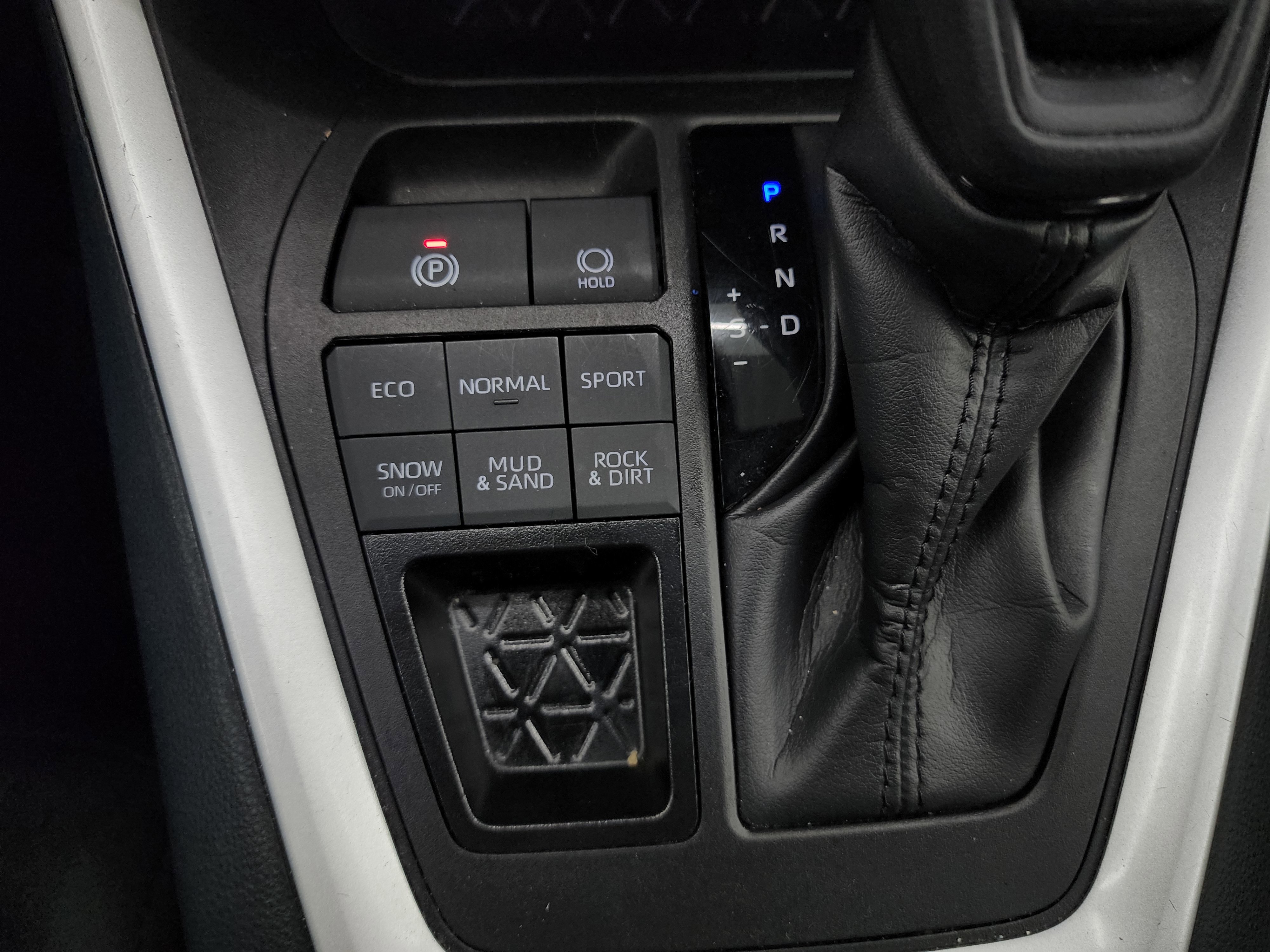 Used 2024 Toyota RAV4 XLE image 42