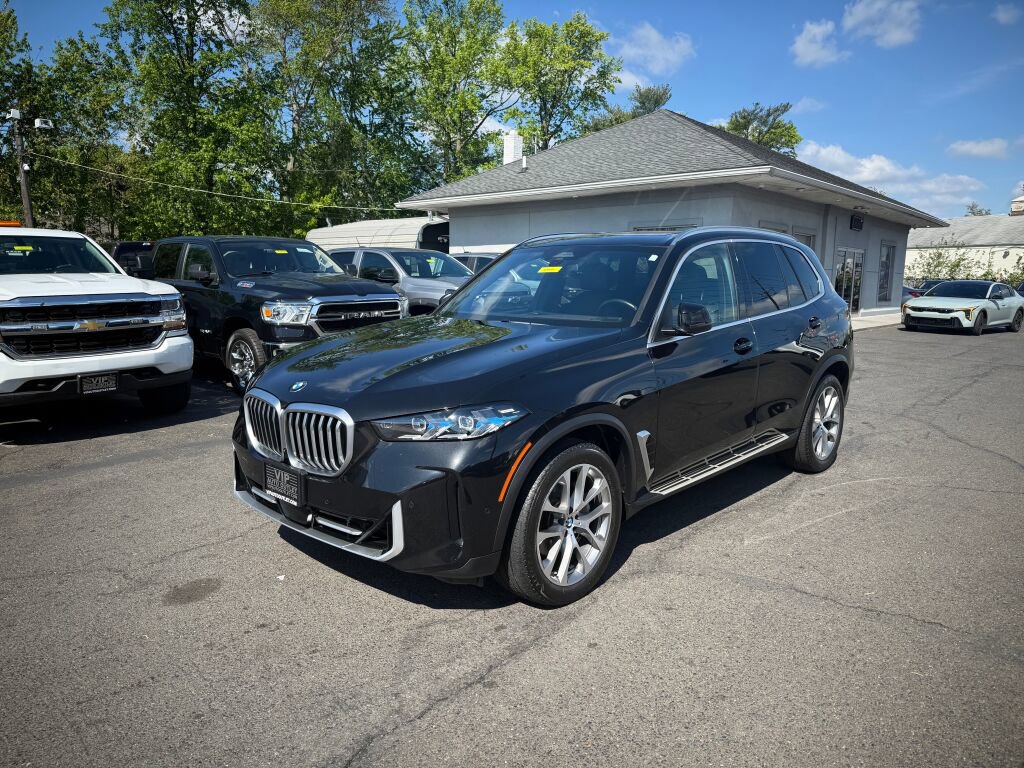 Used 2024 BMW X5 sDrive40i w/ Premium Package RWD image 3