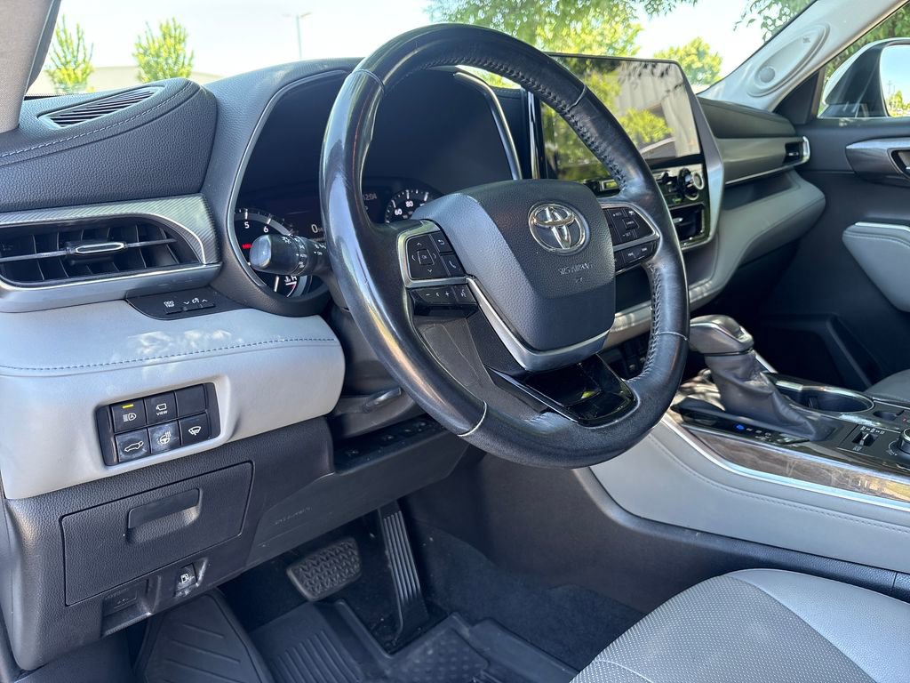 Used 2020 Toyota Highlander Platinum AWD/4WD image 11