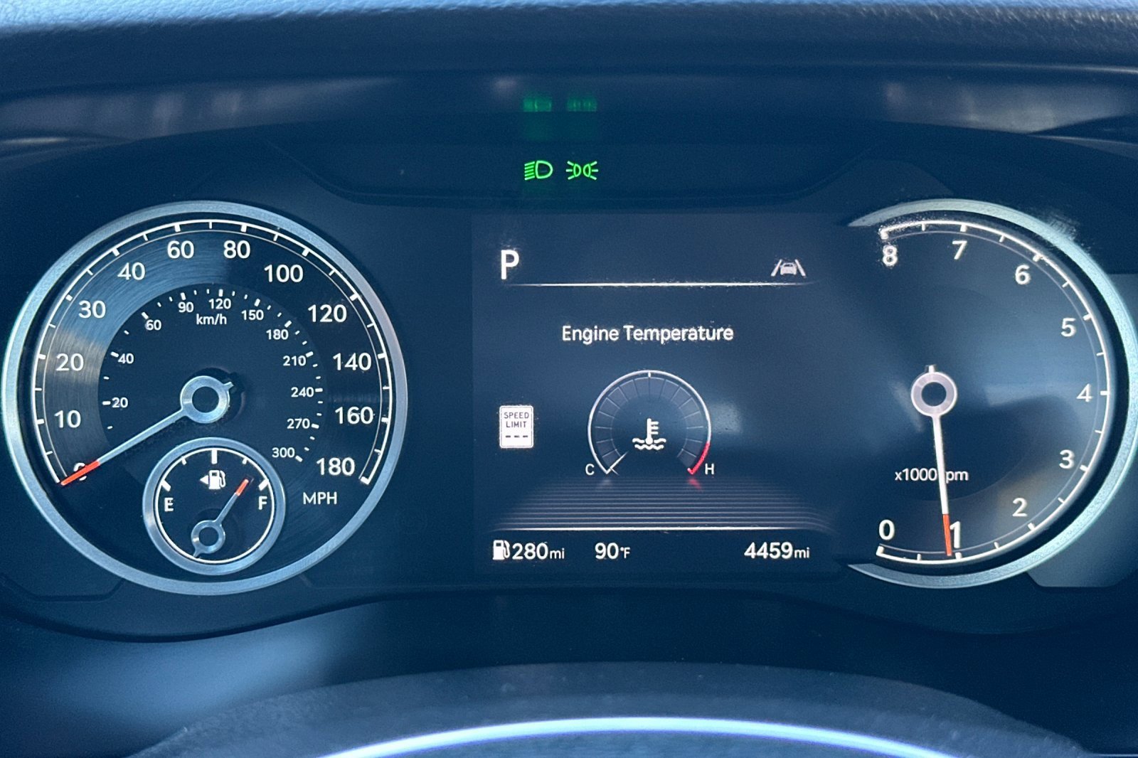 Used 2025 Genesis G70 2.5T image 25