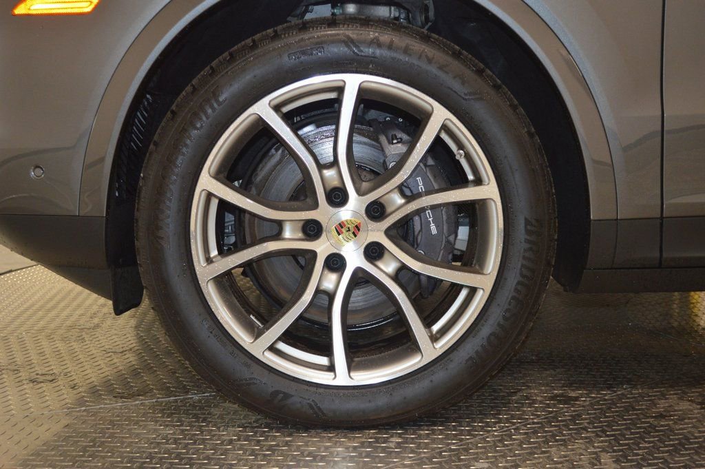 Certified 2024 Porsche Cayenne Coupe image 13
