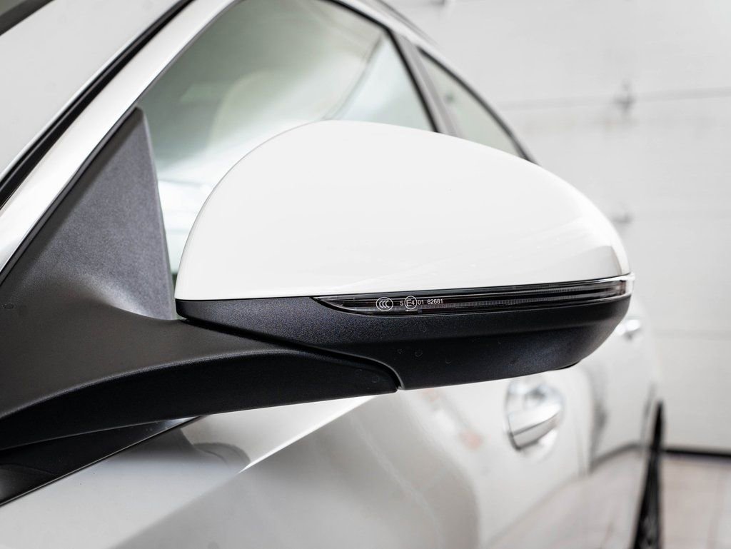 Used 2025 Mercedes-Benz C 300 4MATIC Sedan image 16