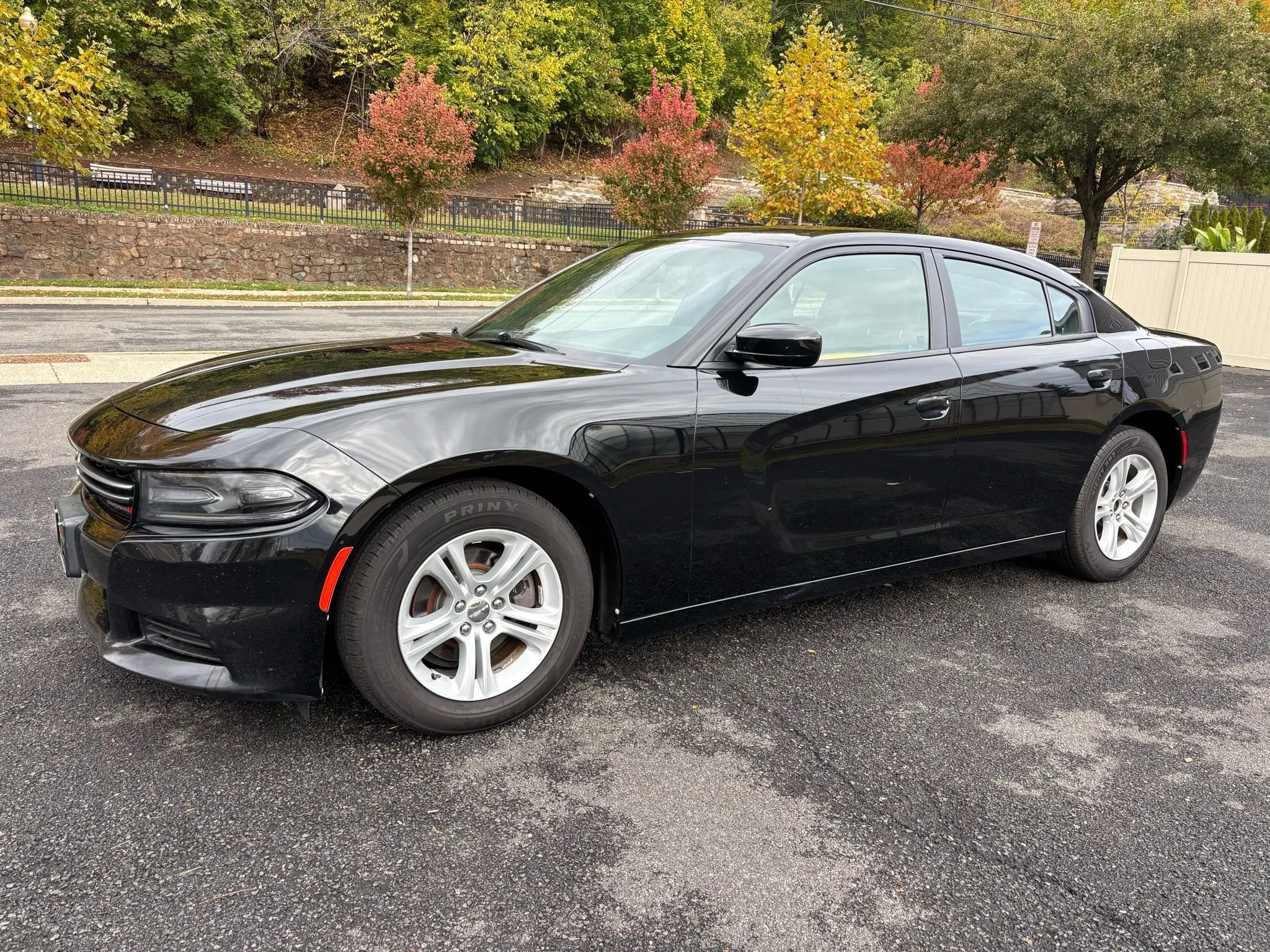 Used 2017 Dodge Charger SE w/ Popular Equipment Group image 2