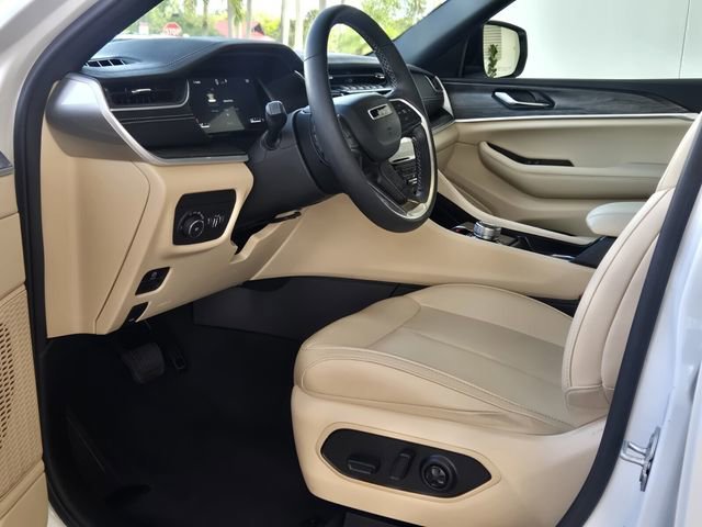 Used 2024 Jeep Grand Cherokee Limited image 15