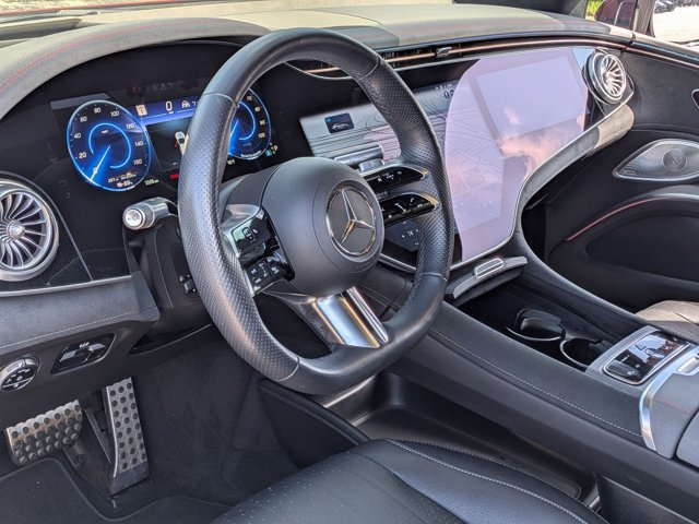 Used 2023 Mercedes-Benz EQS 580 4MATIC Sedan w/ Exclusive Trim Package image 11