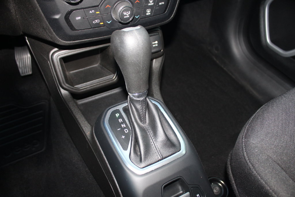 Used 2021 Jeep Renegade Sport FWD image 27