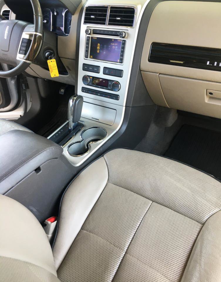 Used 2010 Lincoln MKX 2WD image 18