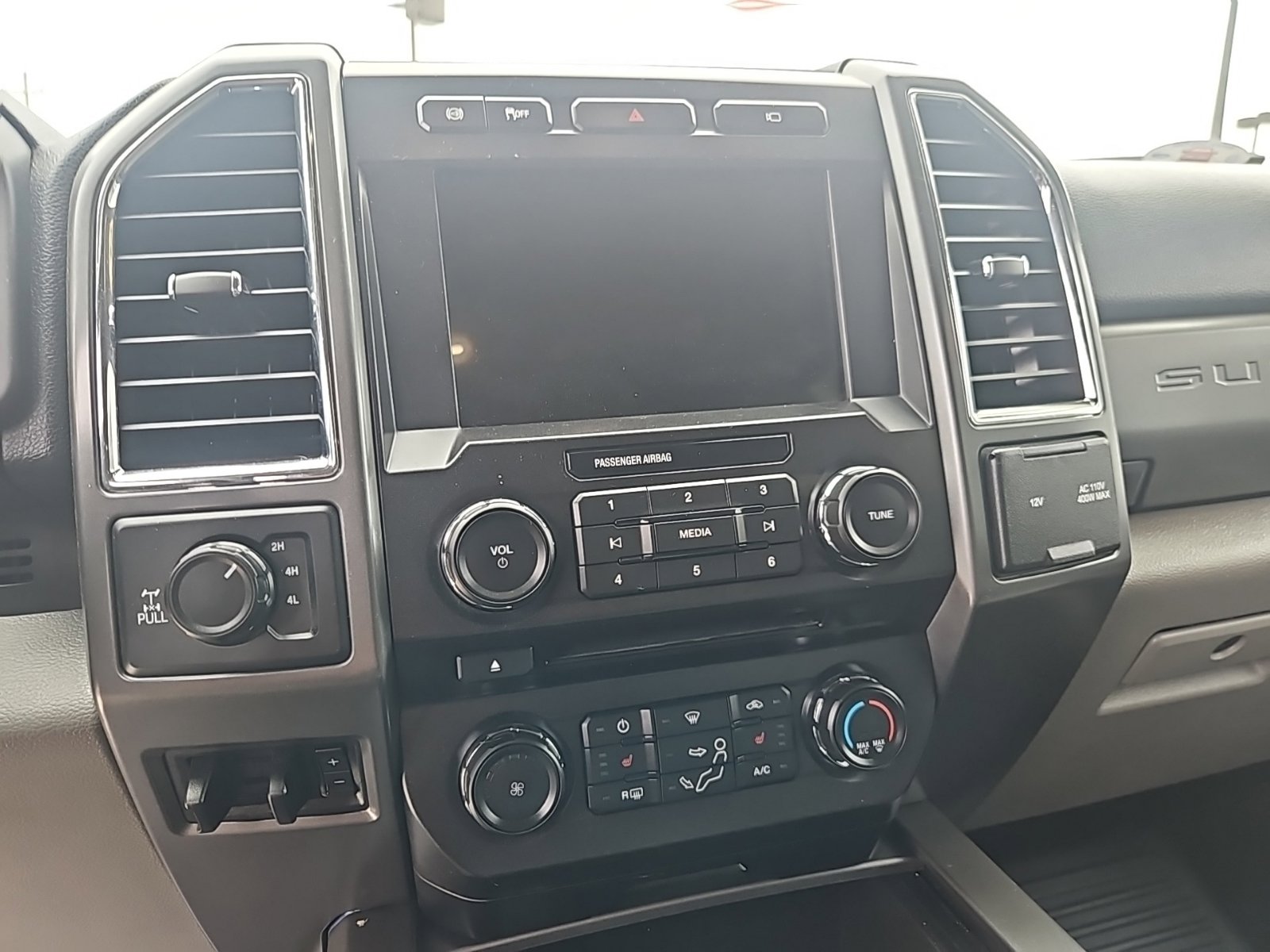 Used 2018 Ford F350 XLT w/ XLT Premium Package image 13