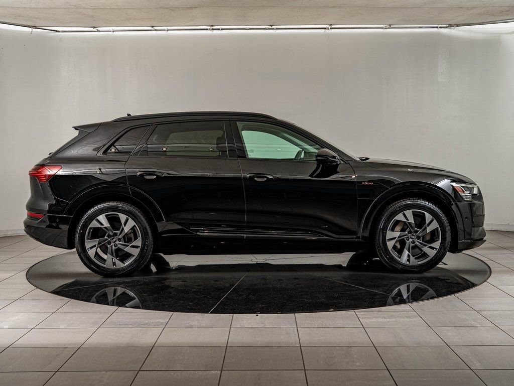 Used 2022 Audi e-tron Premium w/ Convenience Plus Package image 11