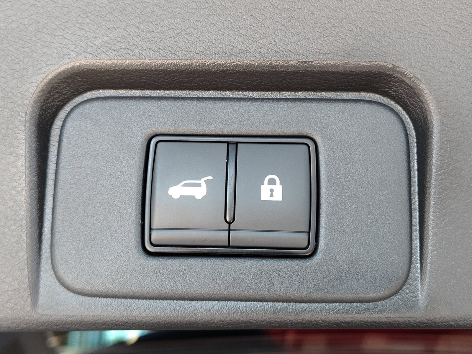 Certified 2024 Nissan Rogue SV FWD image 30