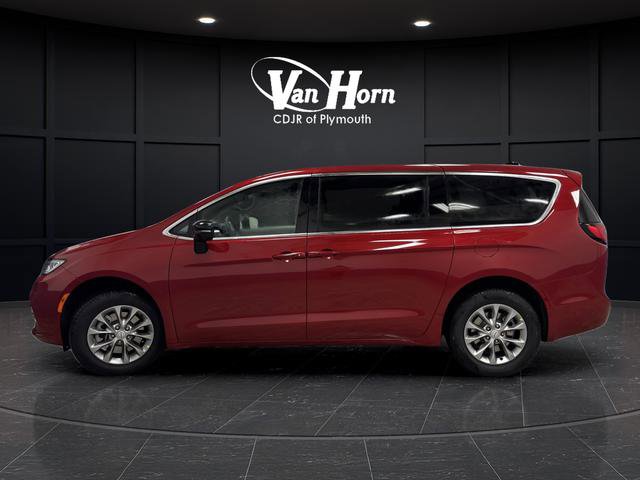 New 2026 Chrysler Pacifica Limited w/ Trailer Tow Group image 13