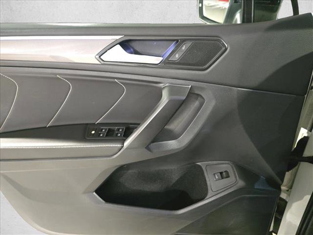 Used 2022 Volkswagen Tiguan SE R-Line image 28