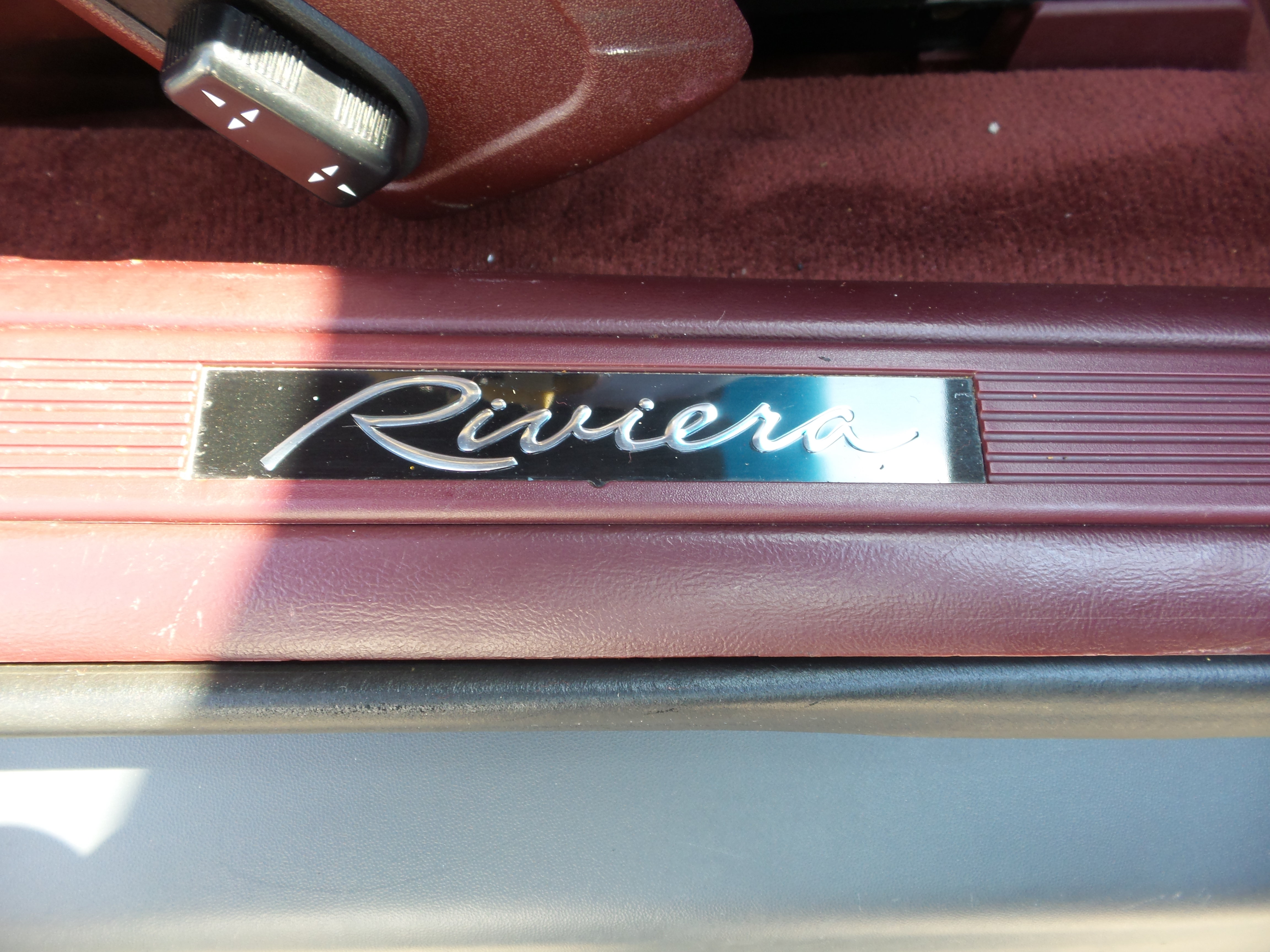 Used 1995 Buick Riviera Coupe FWD image 16