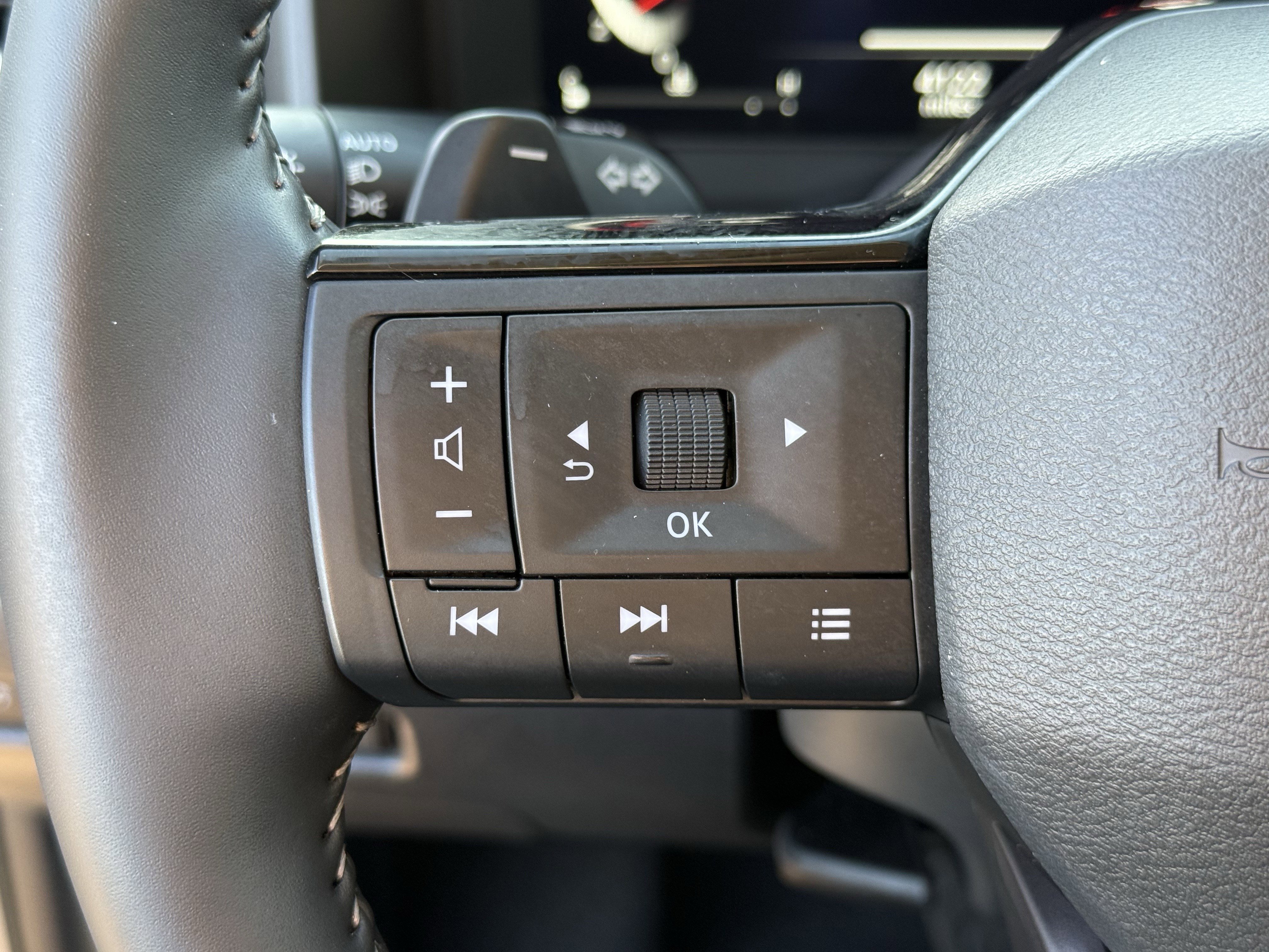 Used 2025 Nissan Rogue SL image 16