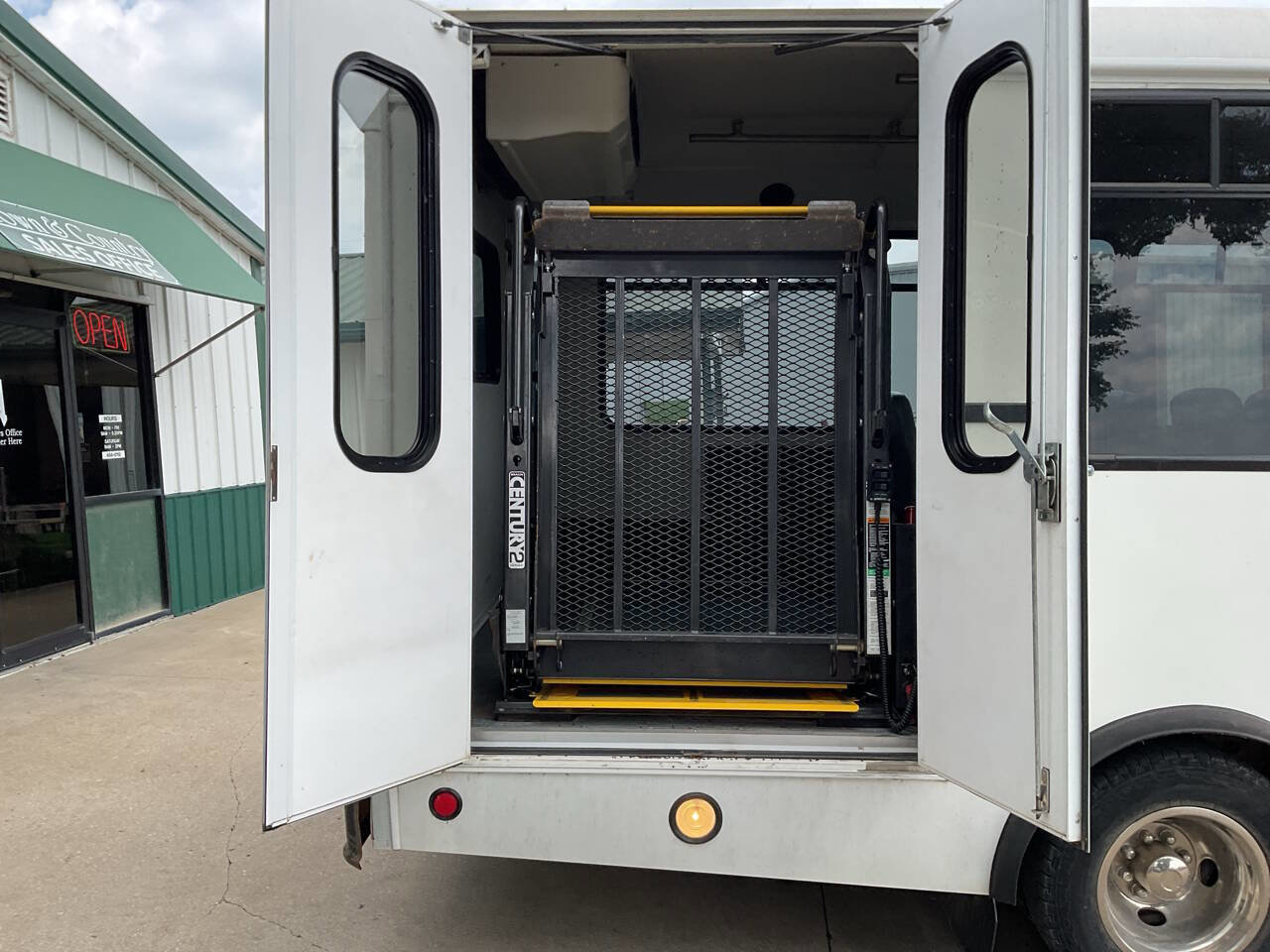 Used 2013 Ford E-350 and Econoline 350 Super Duty w/ Shuttle Bus Prep Pkg image 11