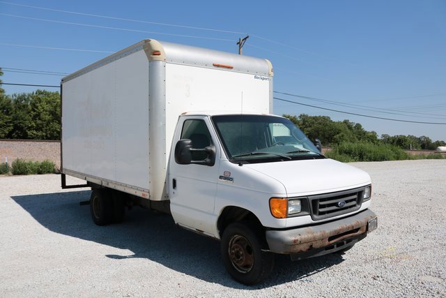 Used 2004 Ford E-350 and Econoline 350 Super Duty image 1