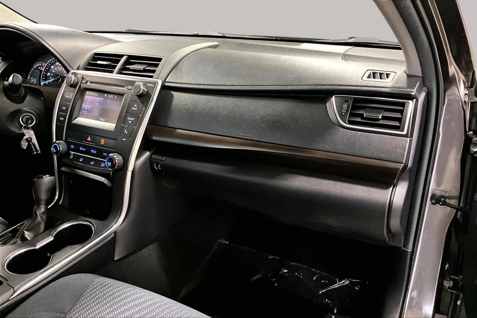 Used 2015 Toyota Camry LE FWD image 17