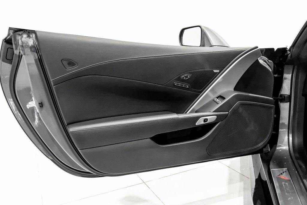 Used 2015 Chevrolet Corvette Z06 w/ 2LZ Preferred Equipment Group image 29