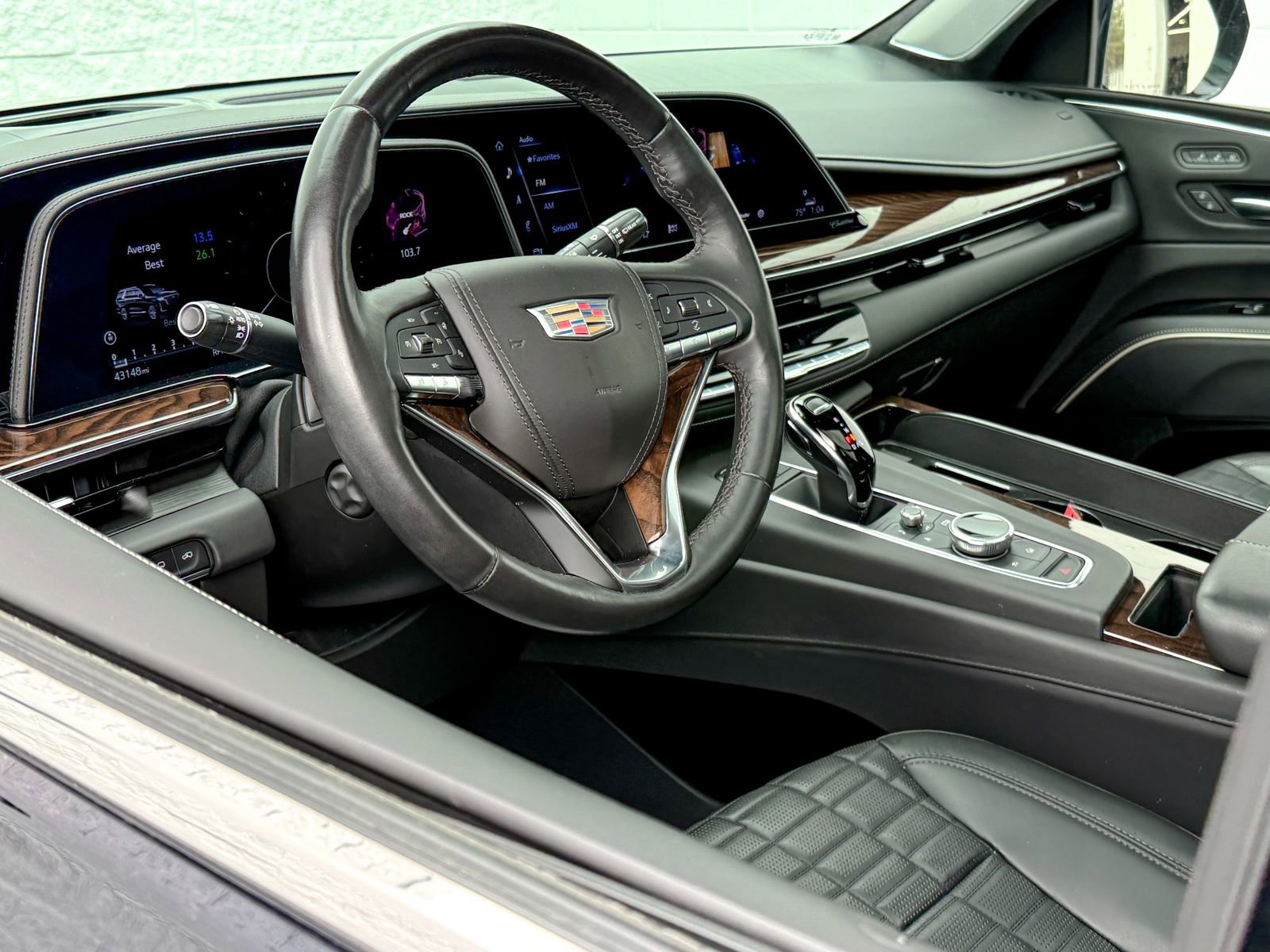 Certified 2022 Cadillac Escalade Premium Luxury Platinum w/ Heavy-Duty Trailer Package image 15