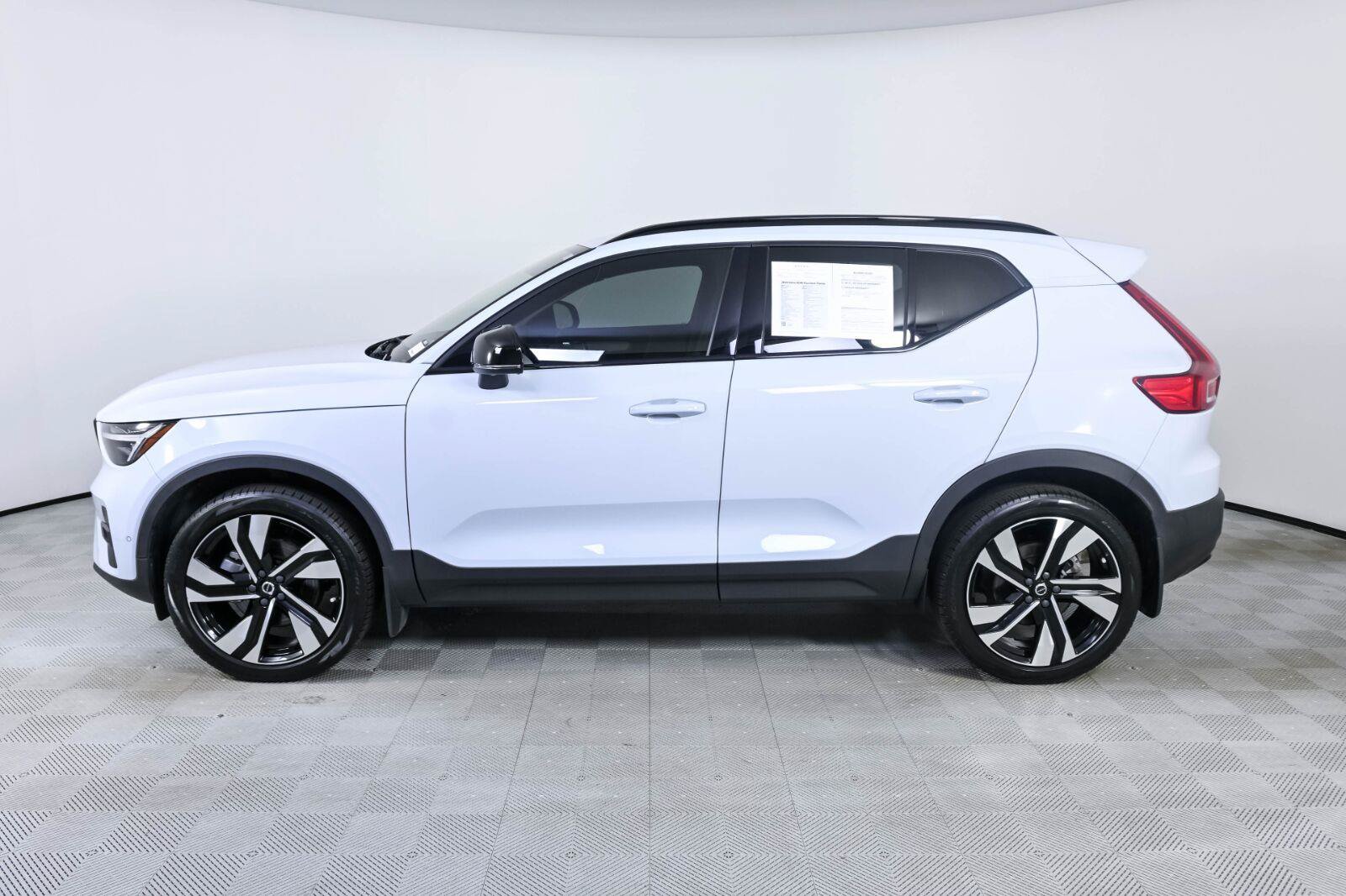 Certified 2024 Volvo XC40 B5 Plus w/ Protection Package Premier AWD/4WD image 2