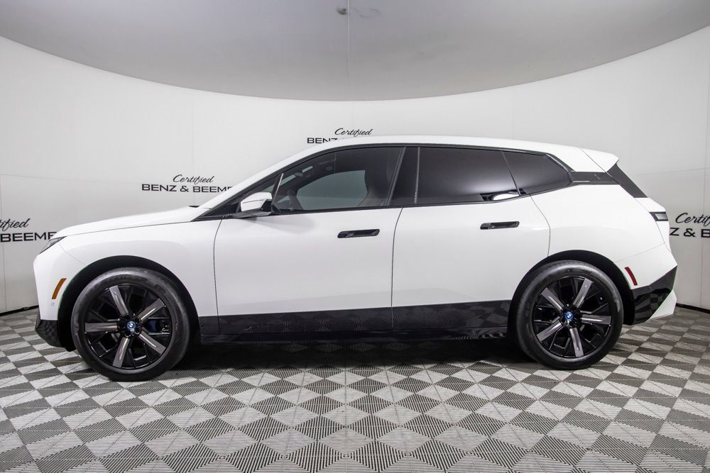 Used 2024 BMW iX xDrive50 w/ Sport Package AWD/4WD image 10