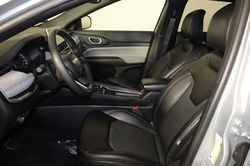 Used 2024 Jeep Compass Latitude image 16