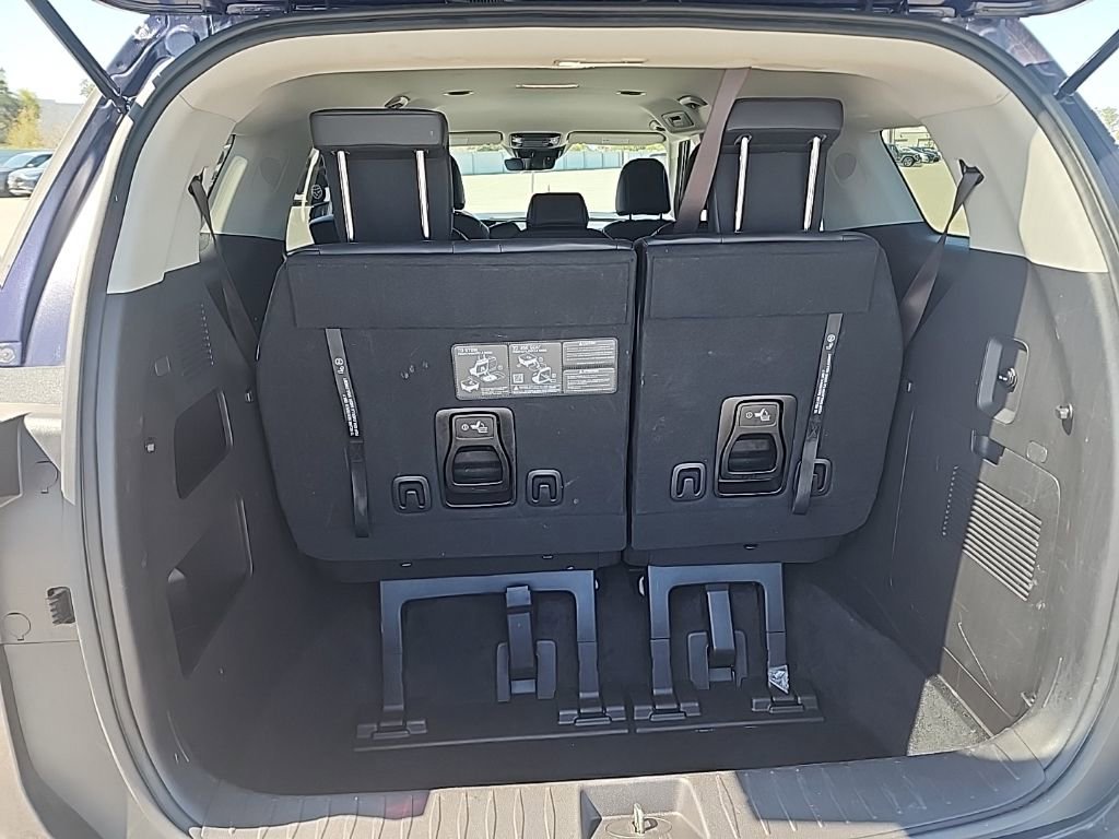 Used 2025 Kia Carnival image 7