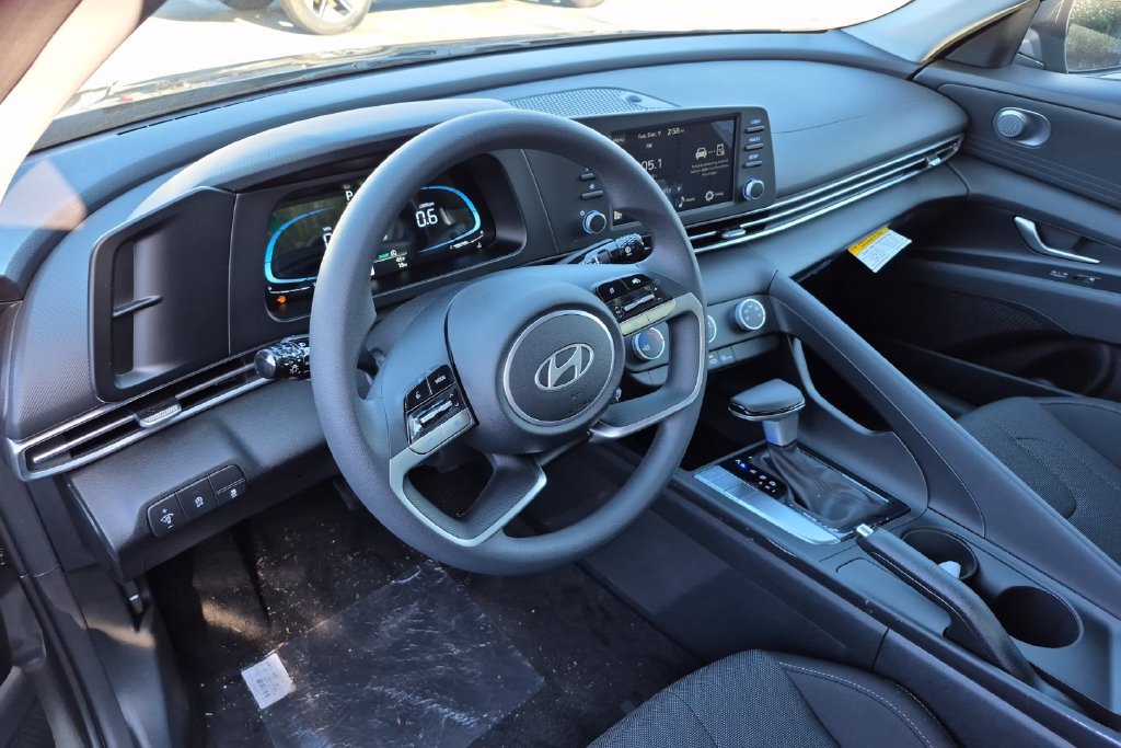 New 2026 Hyundai Elantra SE FWD image 11
