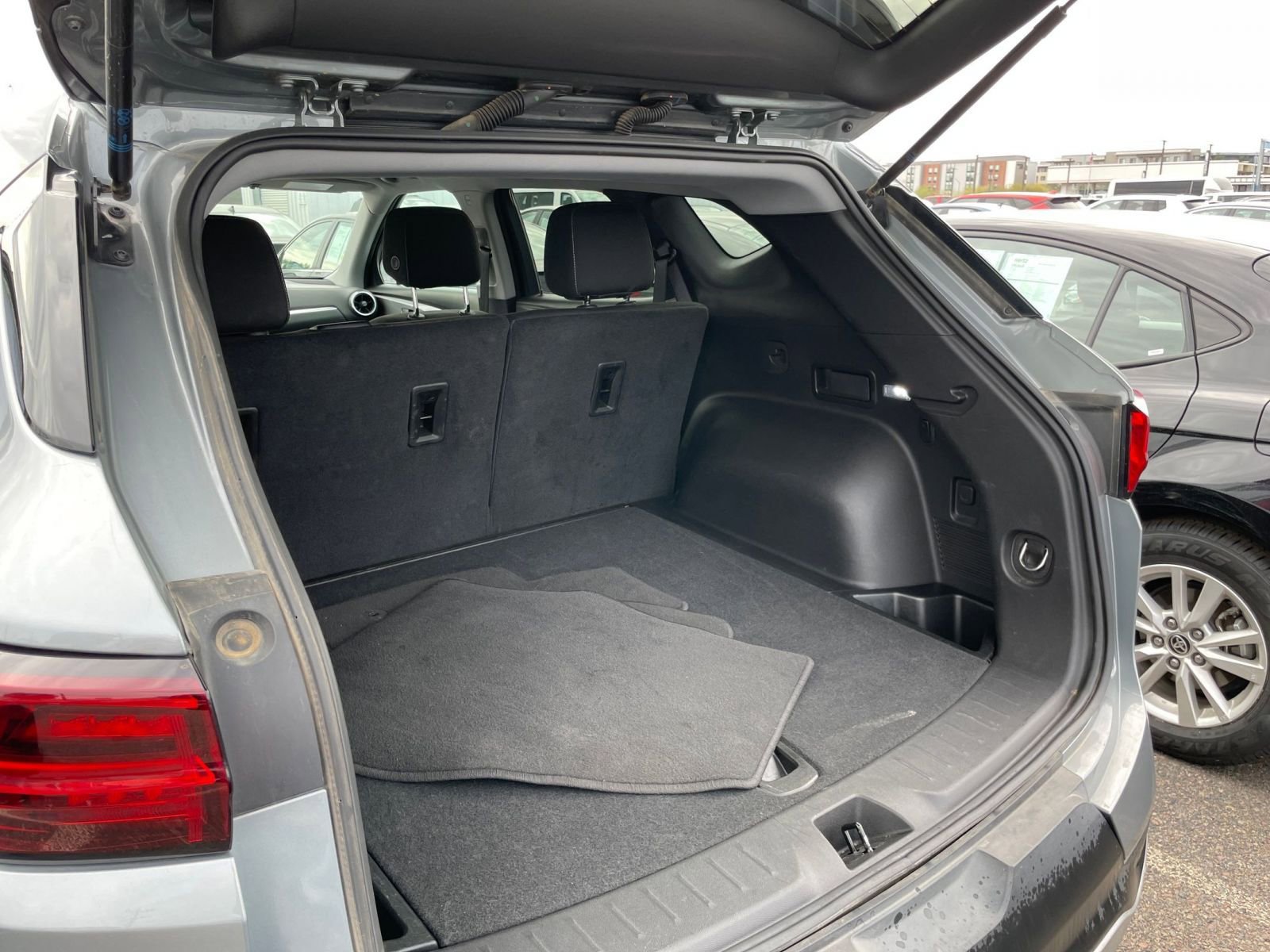 Used 2025 Chevrolet Blazer LT image 32