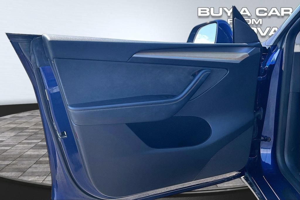 Used 2023 Tesla Model Y Long Range AWD/4WD image 23