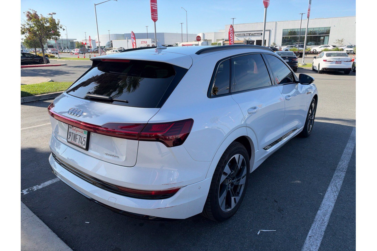 Used 2021 Audi e-tron Premium w/ Convenience Plus Package AWD/4WD image 4