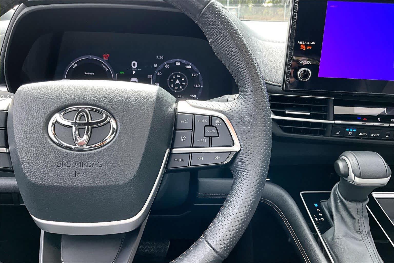 Certified 2025 Toyota Sienna Limited FWD image 25
