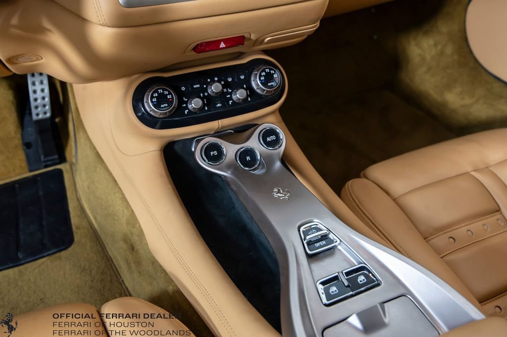 Used 2010 Ferrari California RWD image 15
