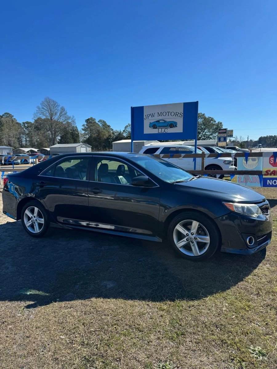 Used 2014 Toyota Camry SE w/ Leather Package image 1