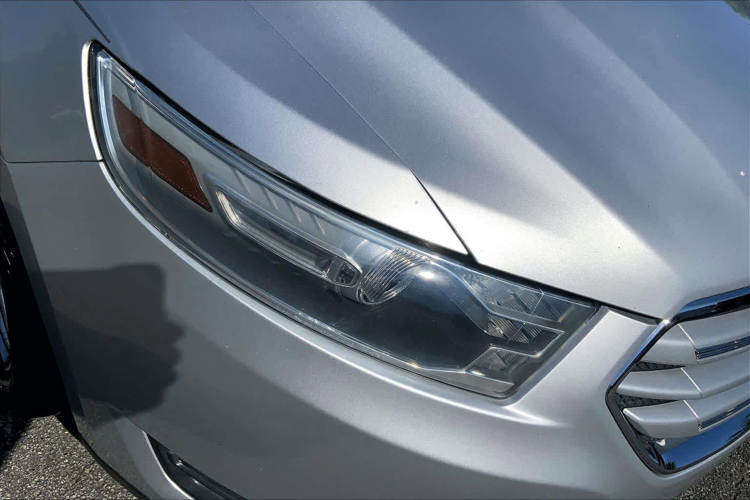 Used 2014 Ford Taurus Limited FWD image 25