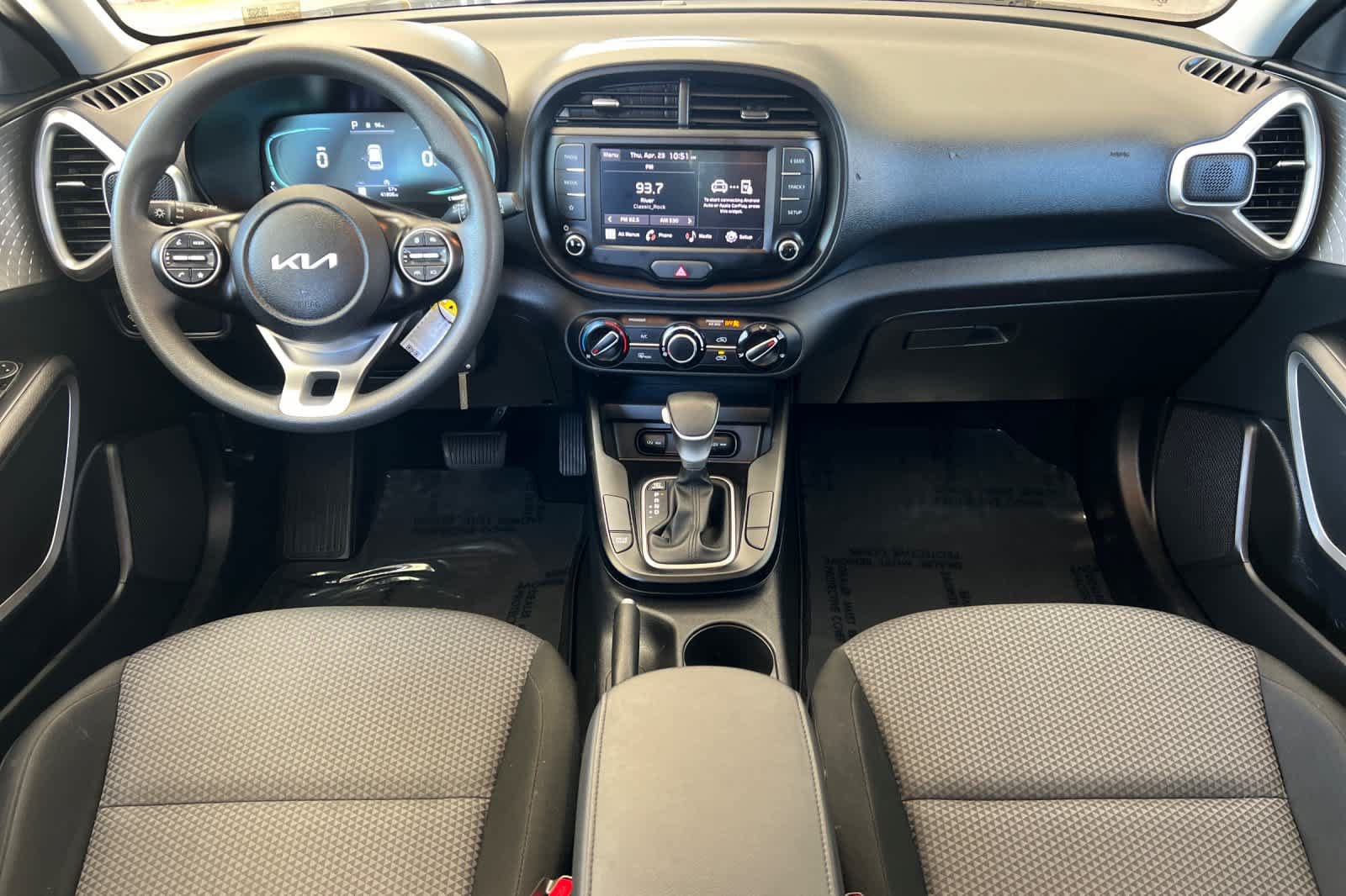 Used 2023 Kia Soul LX w/ LX Technology Package FWD image 3