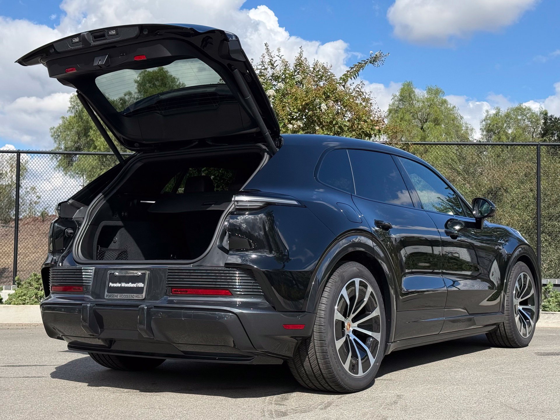 New 2026 Porsche Cayenne Electric AWD/4WD image 33