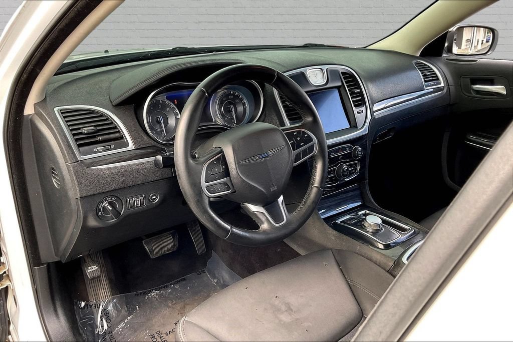 Used 2018 Chrysler 300 Touring w/ Sport Appearance Package RWD image 7