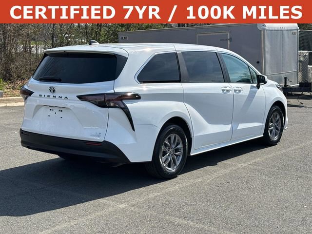 Used 2024 Toyota Sienna LE image 2