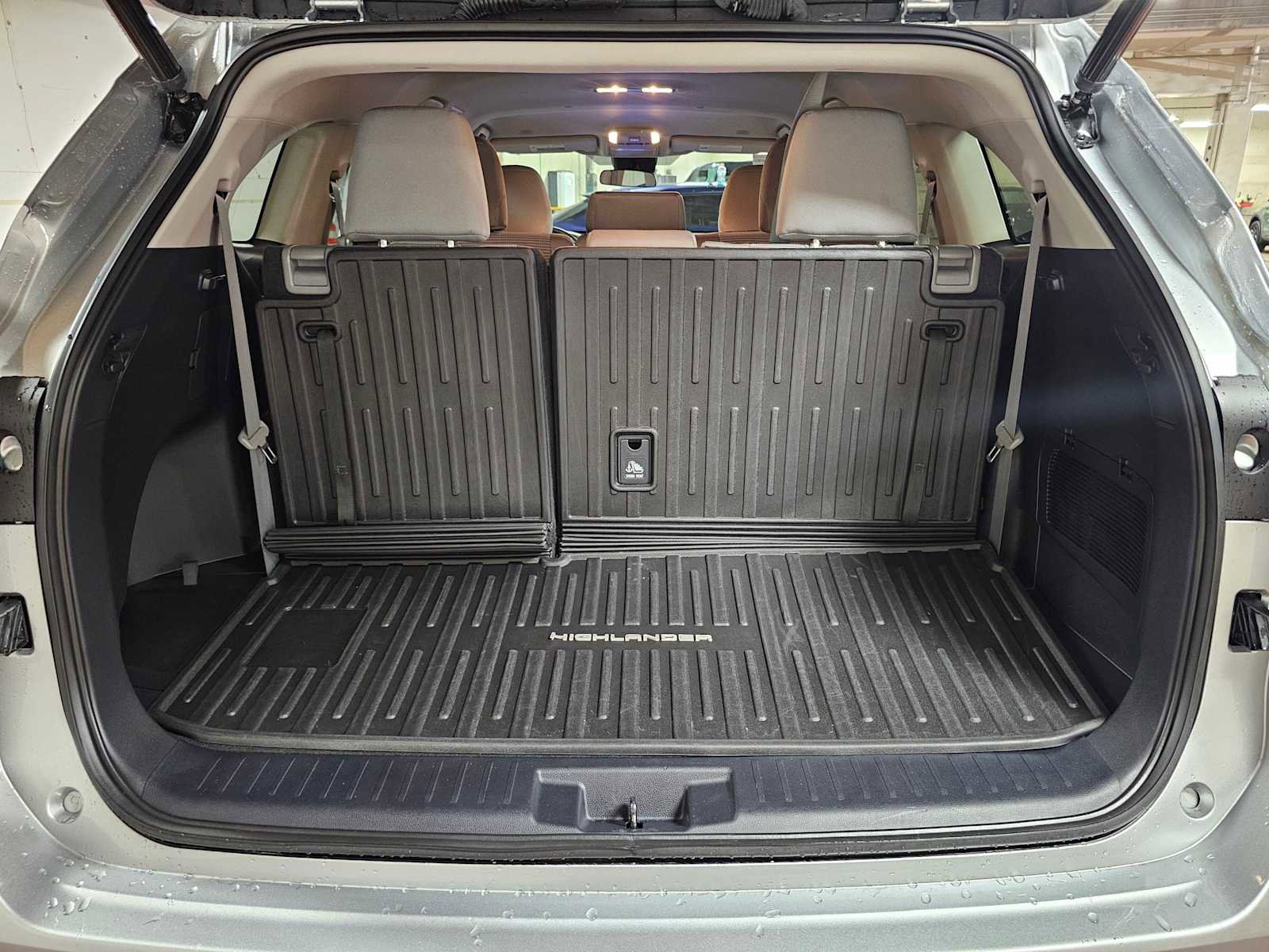 Used 2023 Toyota Highlander LE image 17