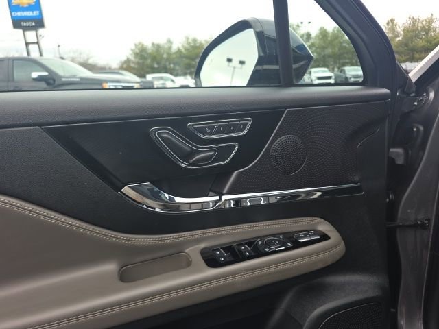 Used 2025 Lincoln Corsair Premiere w/ Equipment Group 101A image 13