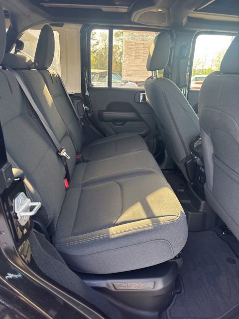 Used 2025 Jeep Wrangler Unlimited Sahara w/ Safety Group AWD/4WD image 14