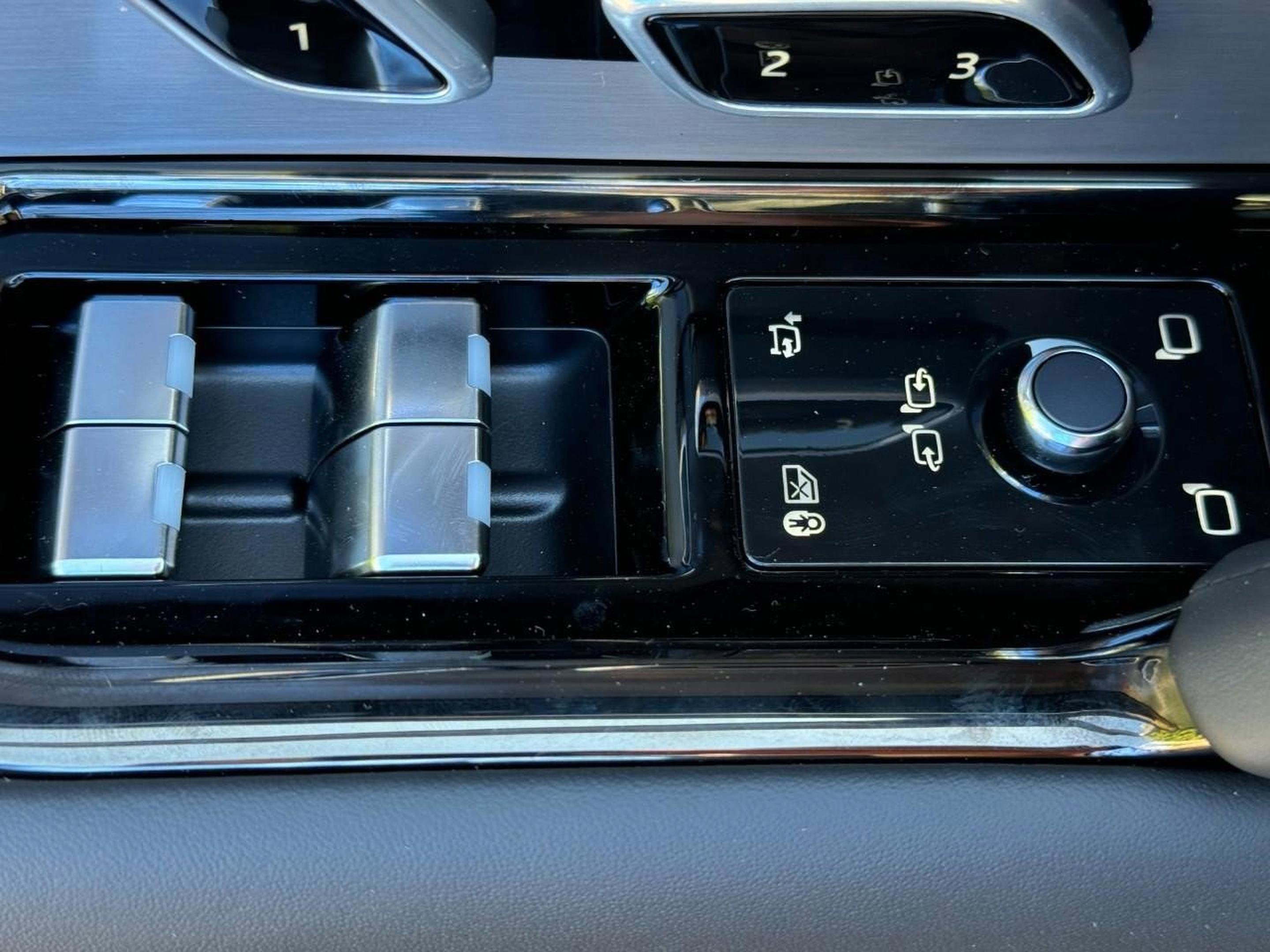 Used 2025 Land Rover Range Rover Sport SE image 25