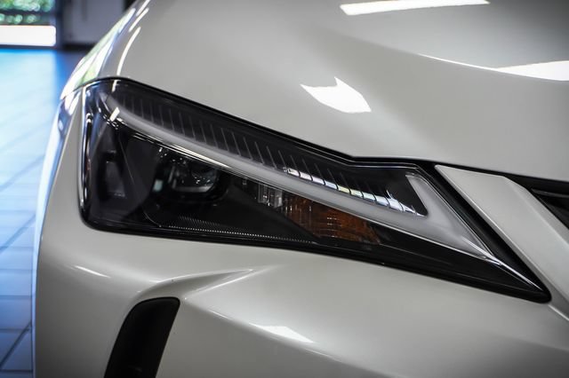 Certified 2025 Lexus UX 300h FWD w/ Accessory Package (Z2) image 28