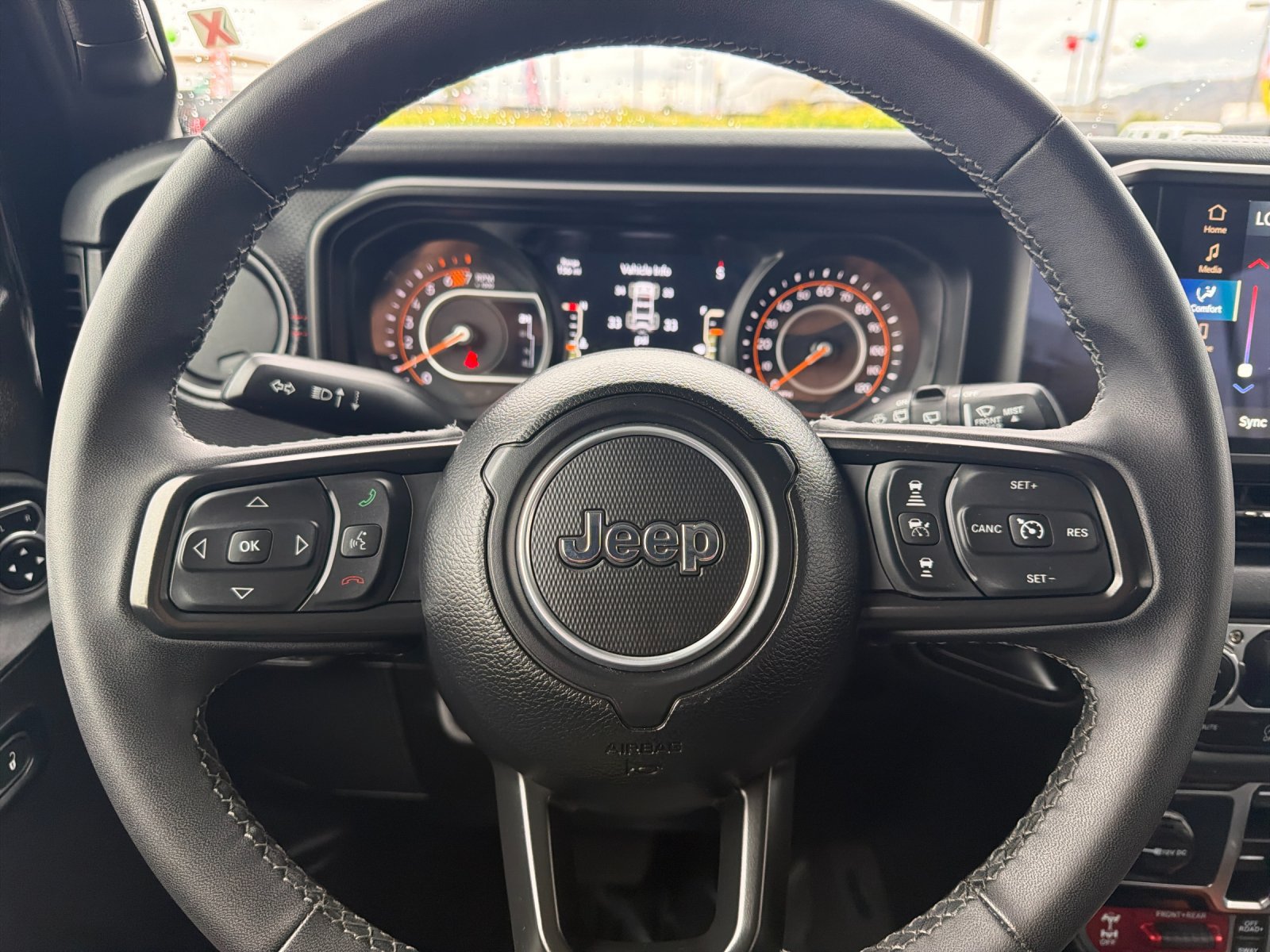Used 2025 Jeep Wrangler Unlimited Rubicon AWD/4WD image 27