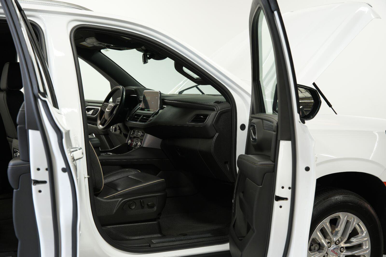 Certified 2024 GMC Yukon SLT AWD/4WD image 12