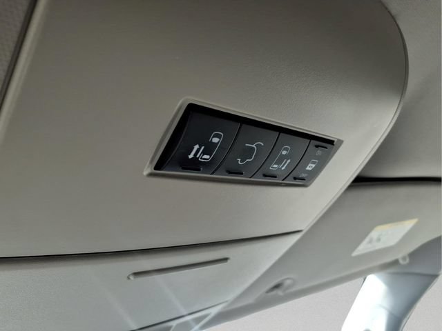 Used 2013 Chrysler Town & Country Touring-L w/ Driver Convenience Group FWD image 28