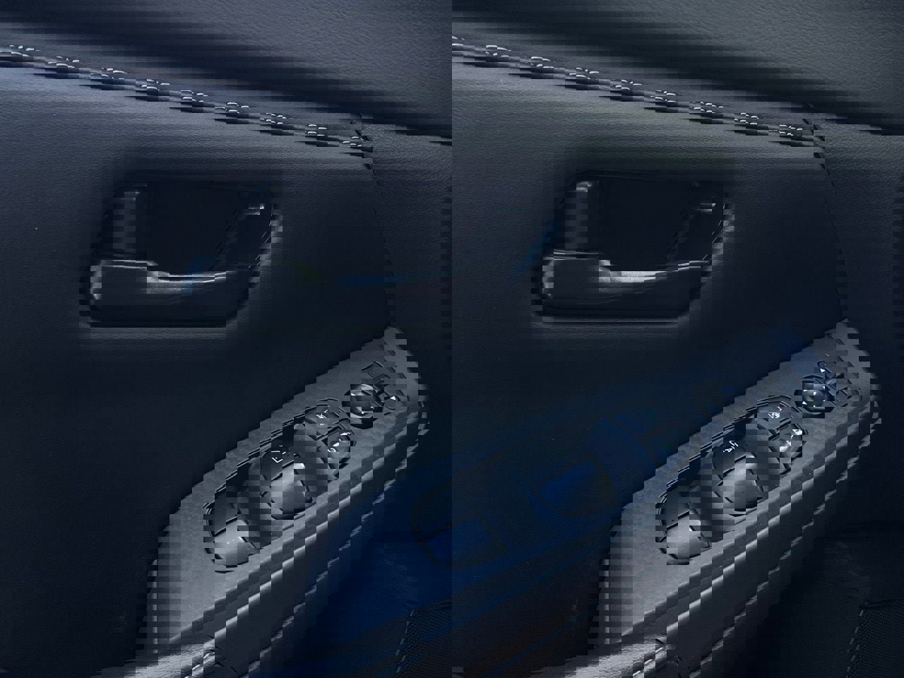 Used 2025 Nissan Sentra S image 19